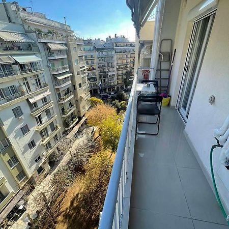 Central Sunny Apartment Tesalonika Bagian luar foto