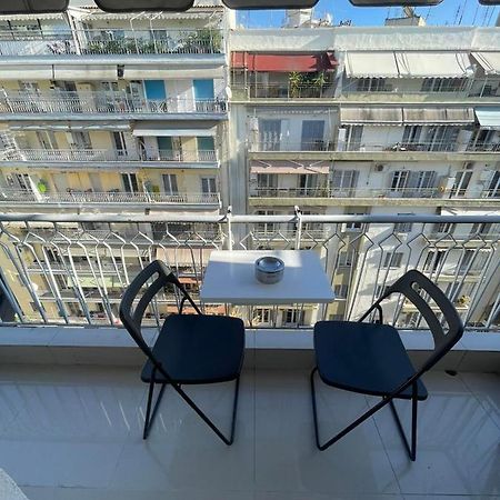 Central Sunny Apartment Tesalonika Bagian luar foto