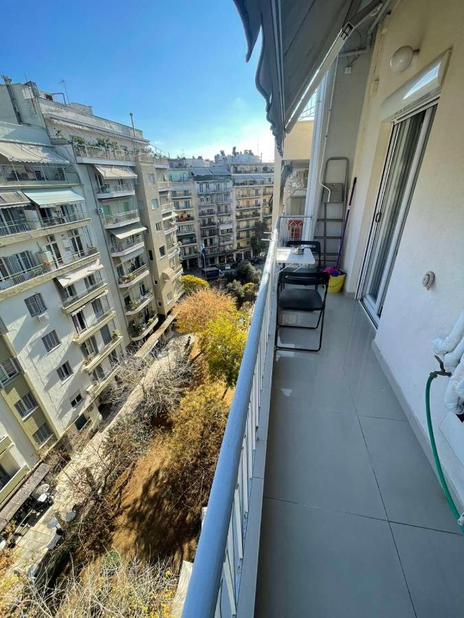 Central Sunny Apartment Tesalonika Bagian luar foto