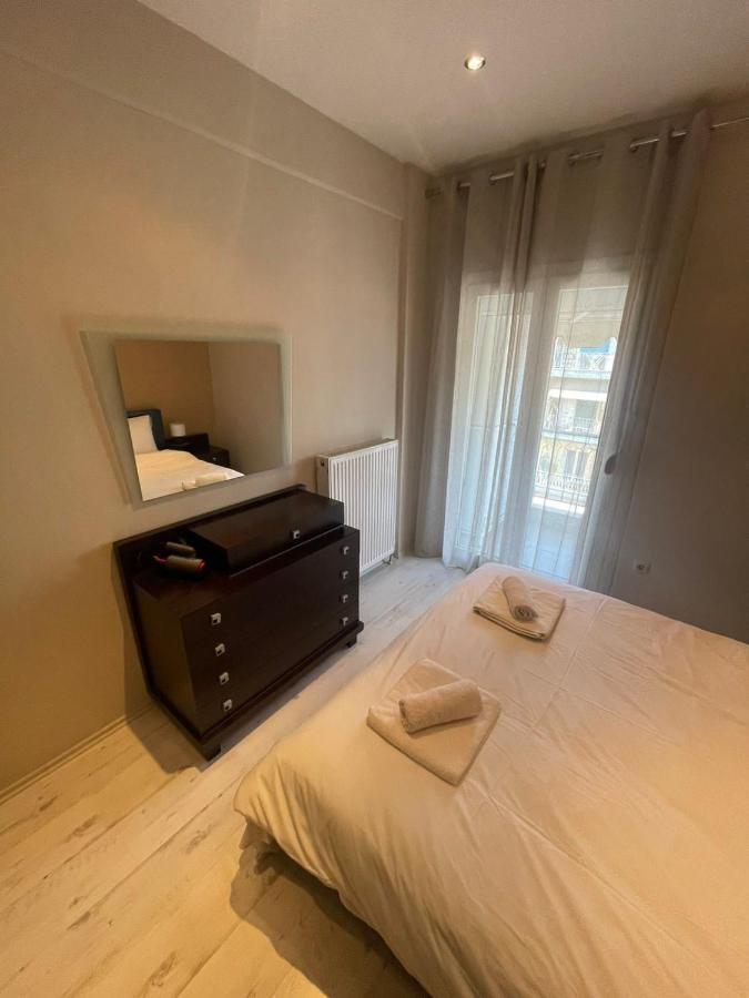 Central Sunny Apartment Tesalonika Bagian luar foto