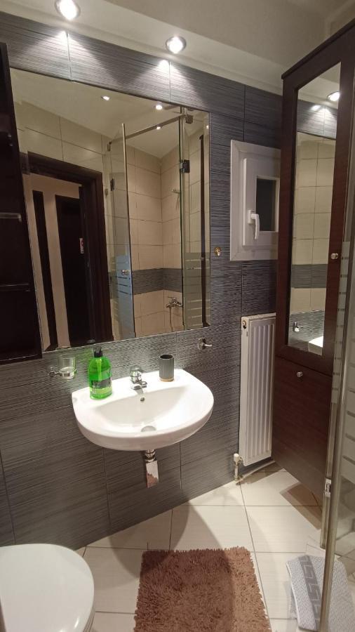 Central Sunny Apartment Tesalonika Bagian luar foto